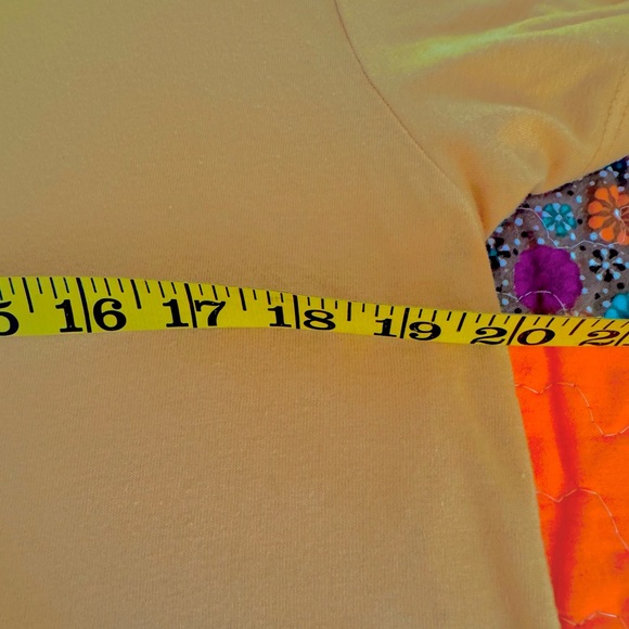 “The Sun” women’s yellow tee-shirt, Sunflowers, size L, new with tags - Picture 6 of 7